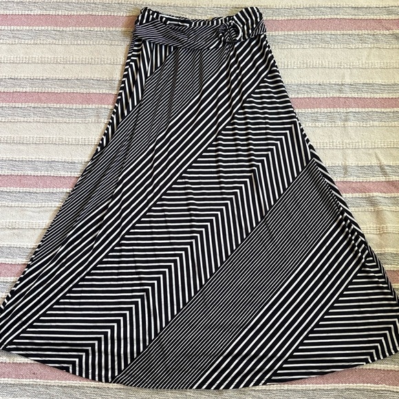 Robert Louis Black and White Asymmetrical Maxi Skirt - Picture 1 of 9